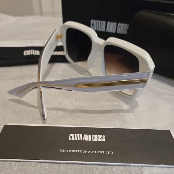 CUTLER AND GROSS UNISEX GRACE WHITE SUNGLASSES. SIZE: 57×18 